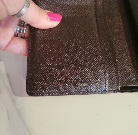 Louis Vuitton Kiss Lock Damier Wallet - Picture 9 of 12